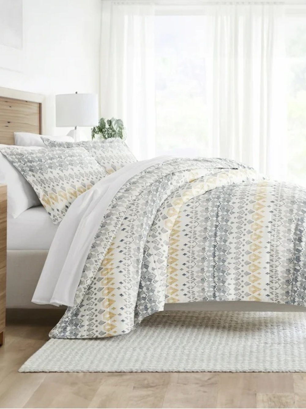 Macys Geo Stripe Reversible Full/Queen Comforter Set